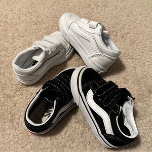 Vans Toddler size 5 Black and white old skool shoes 2 pairs